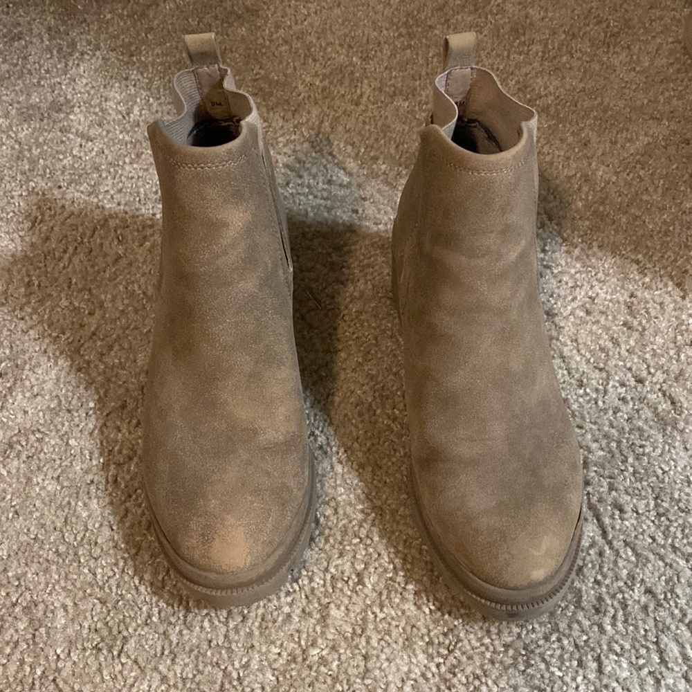 Heeled booties